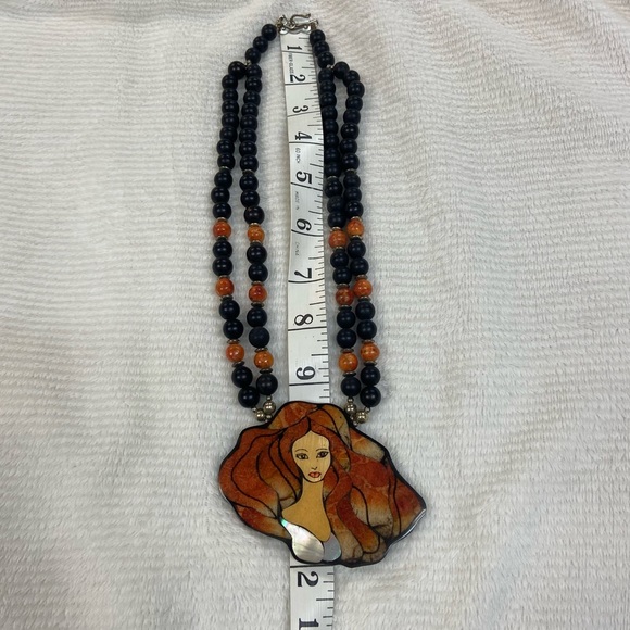 Necklace with Woman hanging from beads - Picture 7 of 8